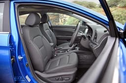 2016 Hyundai Elantra photo gallery